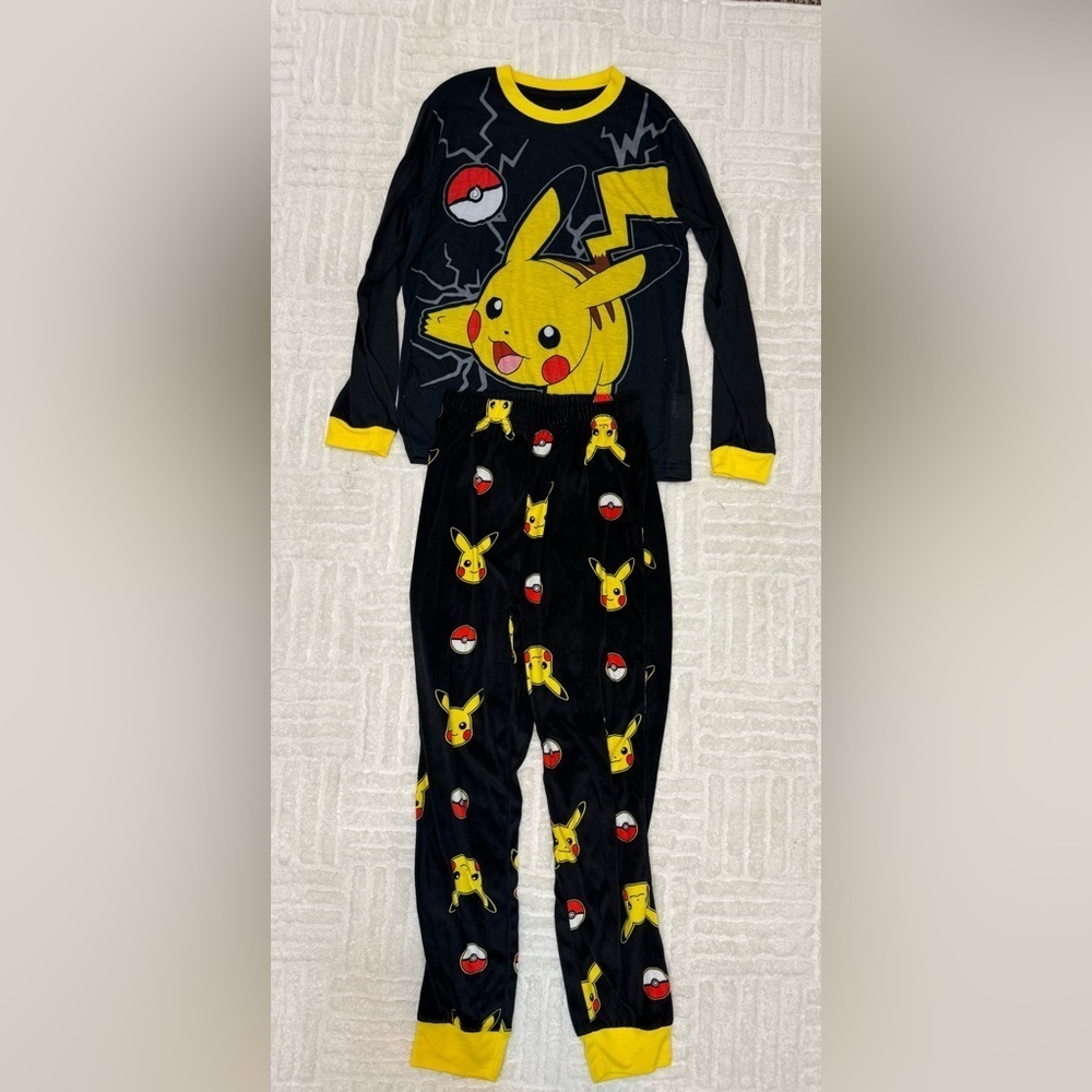 Pokémon Pikachu Long Sleeve Pajama Set- 10 / 12 - Picture 2 of 3